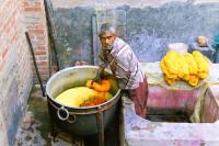 fabric dyer